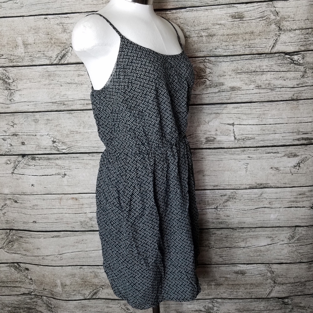 Old Navy Women Black Casual Dress S.Pit to pit approx:  16 inches Right shoul - Picture 4 of 7